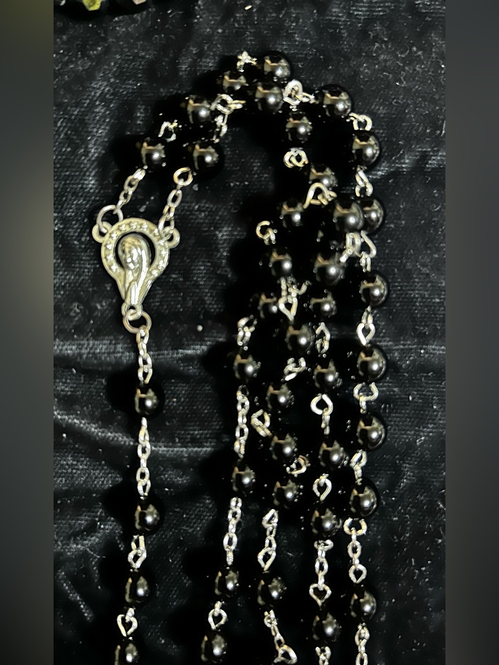 ✝️Black Beaded Rosary Necklace - Women Jewelry - Picture 3 of 3